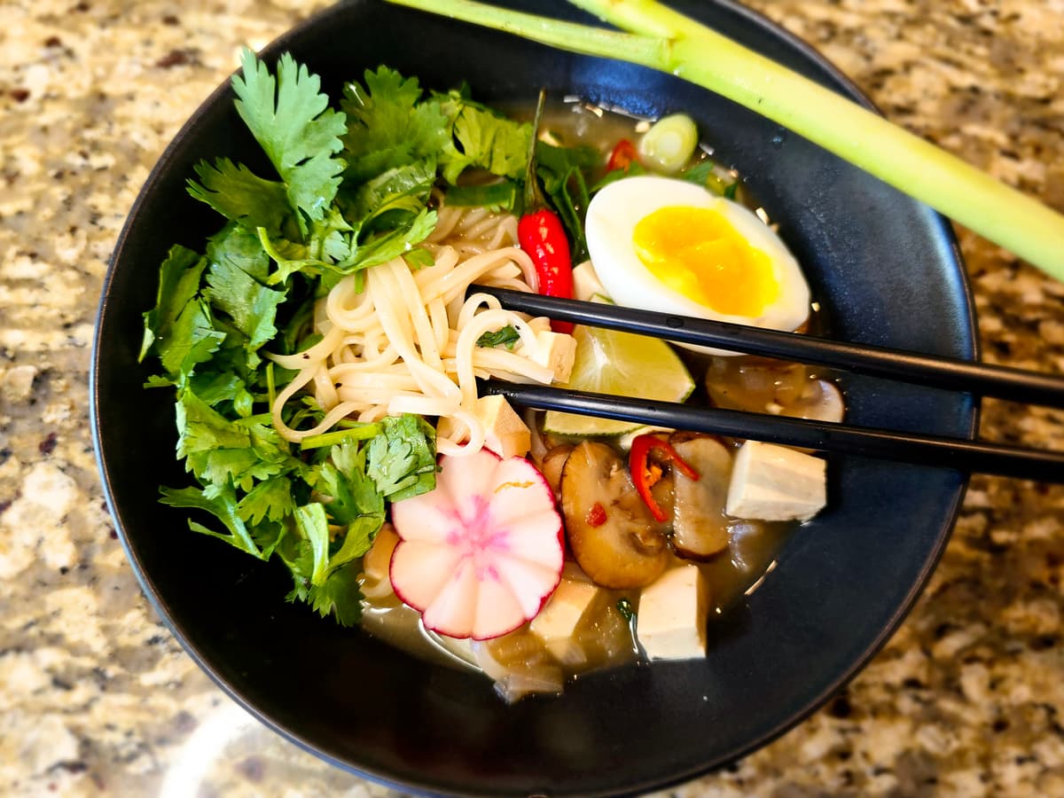 चिली लाइम लेमनग्रास सूप