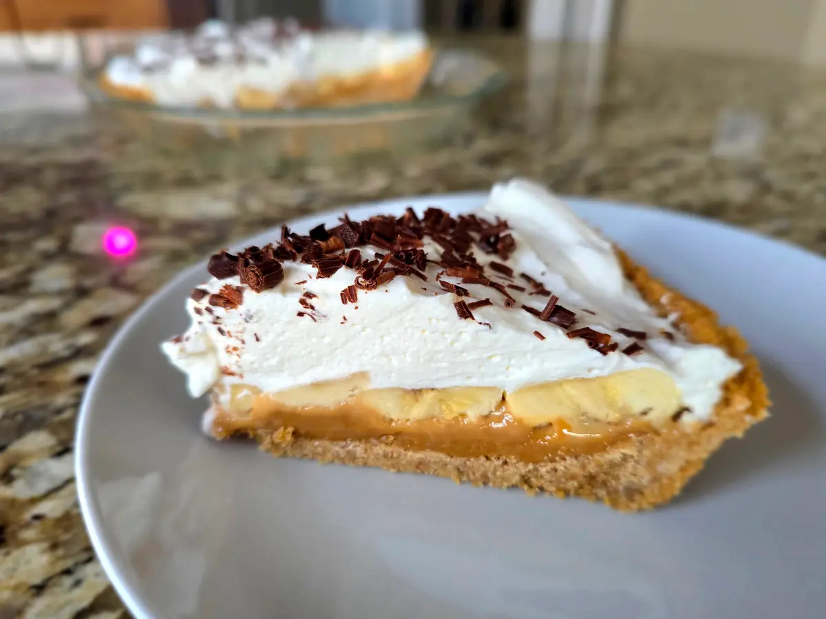 Banoffee Pie — La perfection caramel, banane et crème fouettée