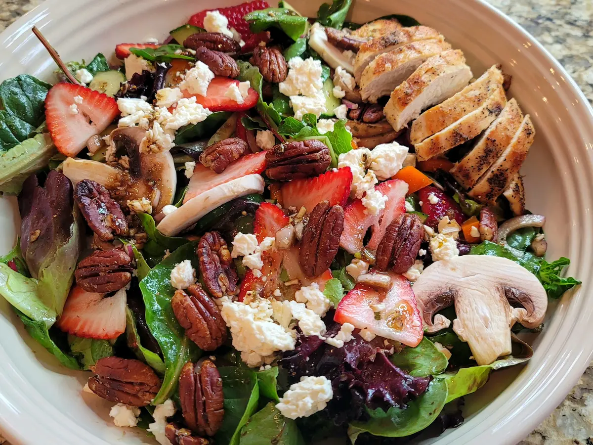 Candied Pecan Strawberry Salad with Balsamic Vinaigrette