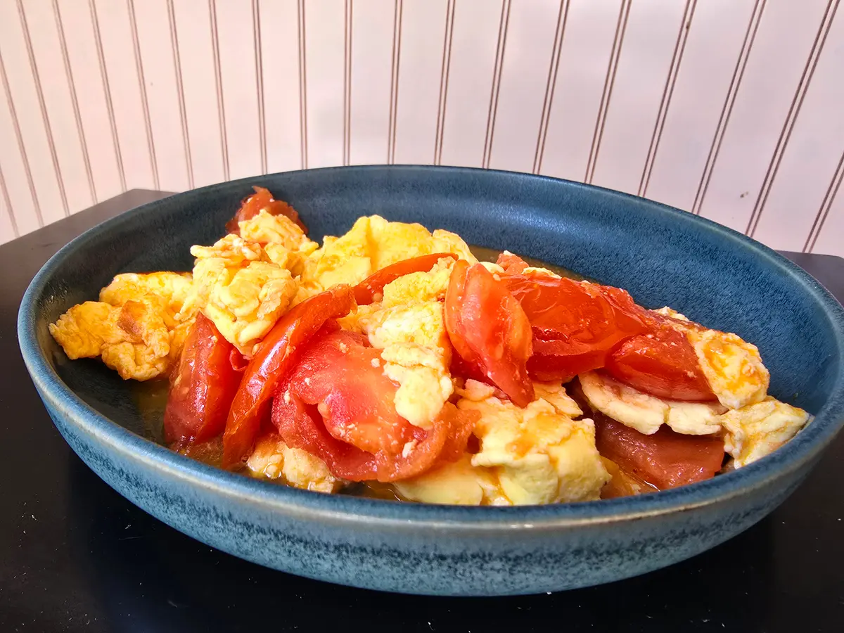 Chinese Stir-Fried Eggs and Tomatoes (15-Minute Classic)