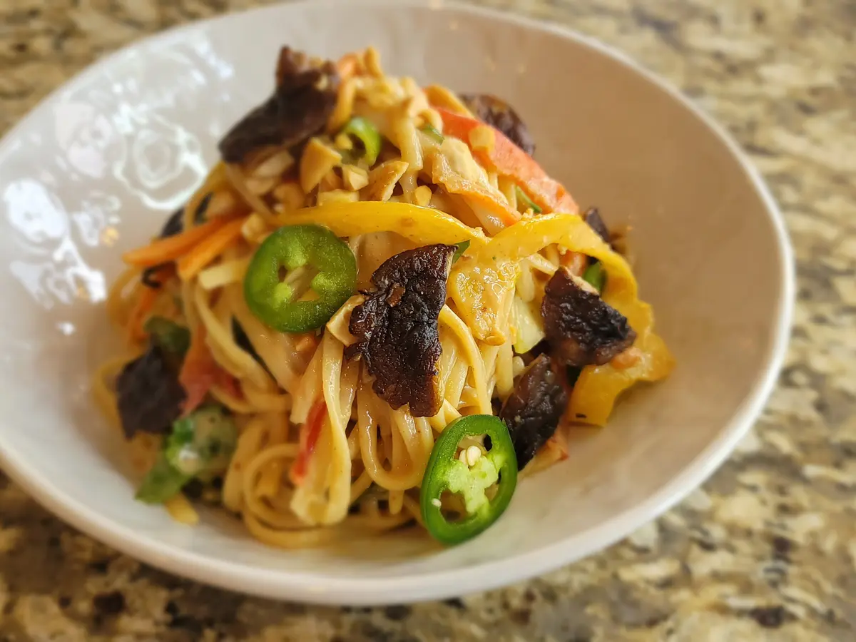 Insalata di Pasta Fredda al Burro di Arachidi