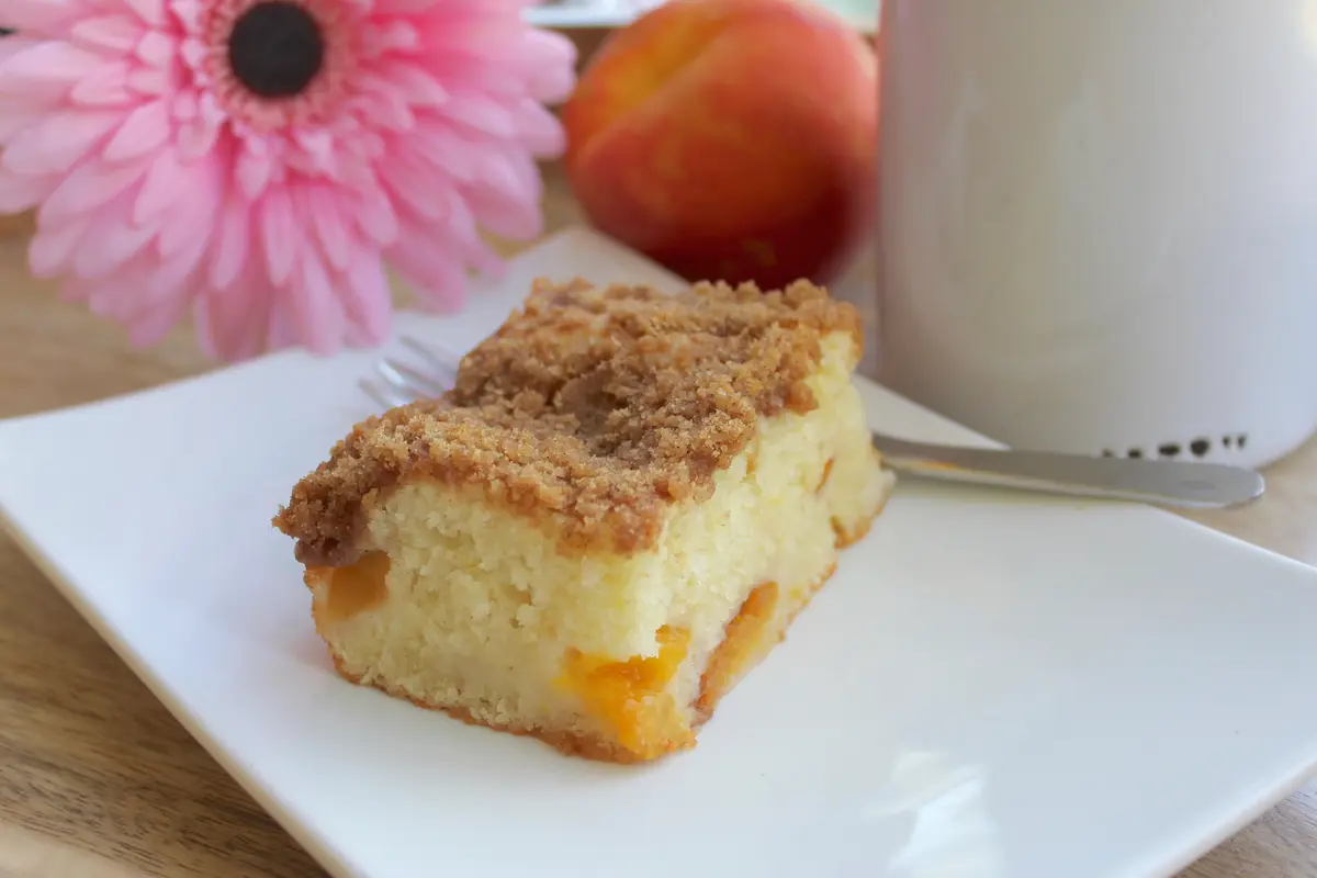 Einfacher frischer Pfirsich-Kaffeekuchen mit Streuseldecke – Alles in einer Schüssel 🍑