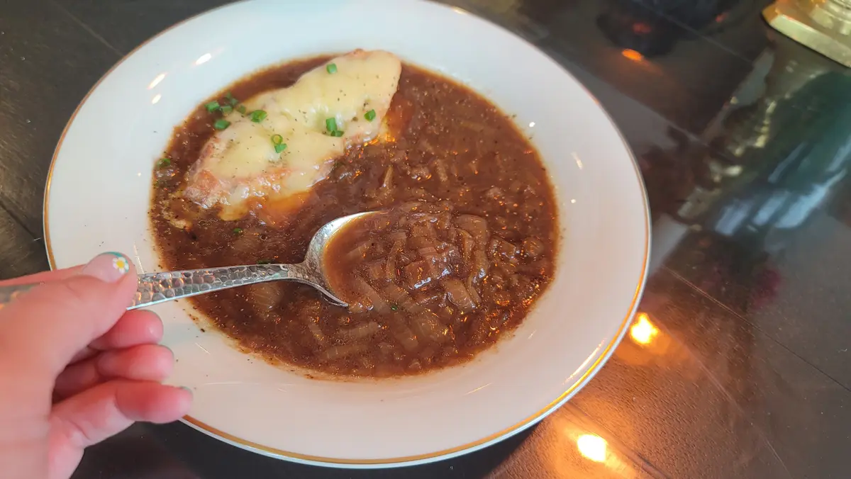 法式洋葱汤——温暖人心的经典美味! preparation step 1