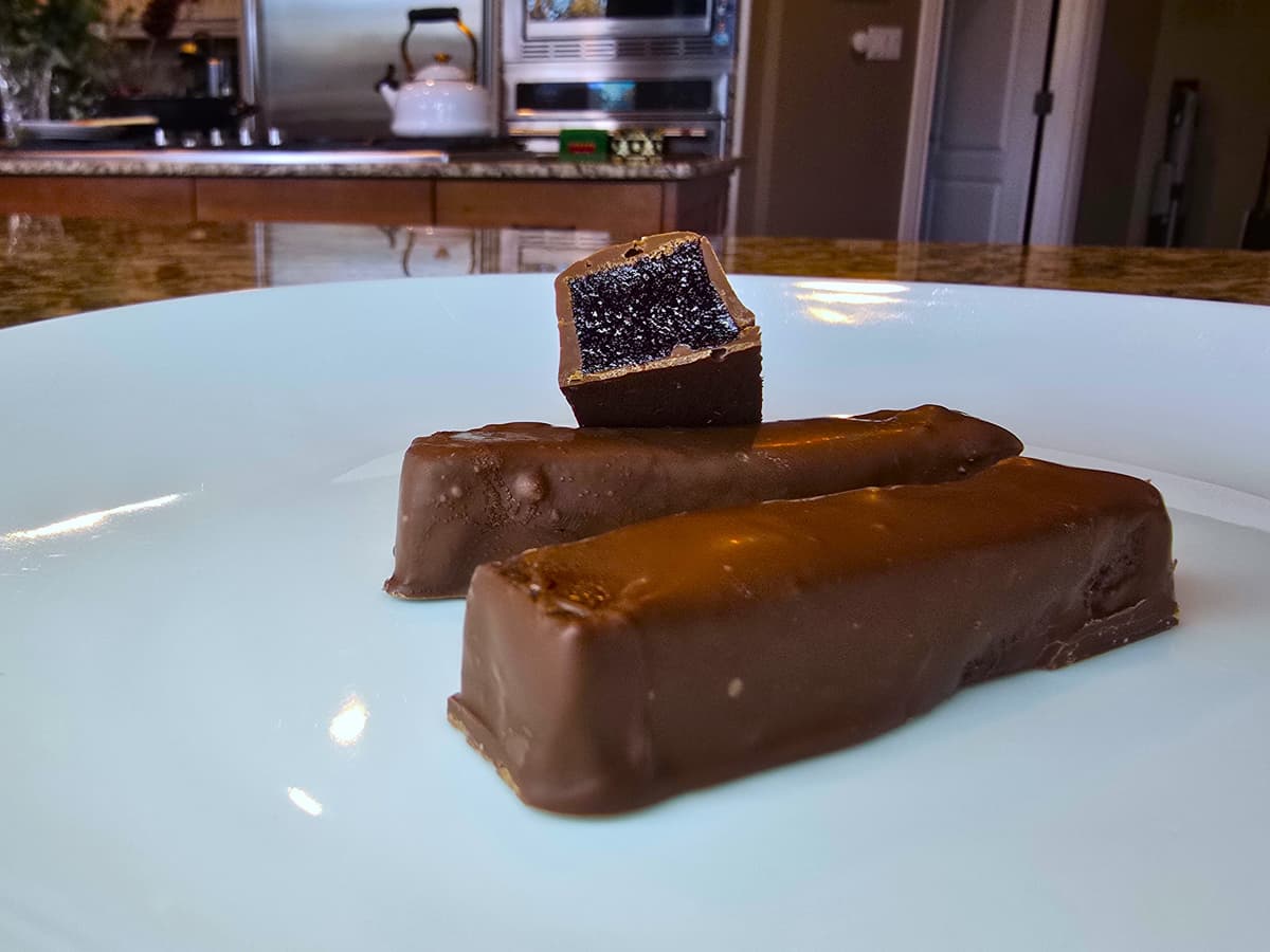 Domowe Patyczki Galaretki z Ciemną Czekoladą i Malinami