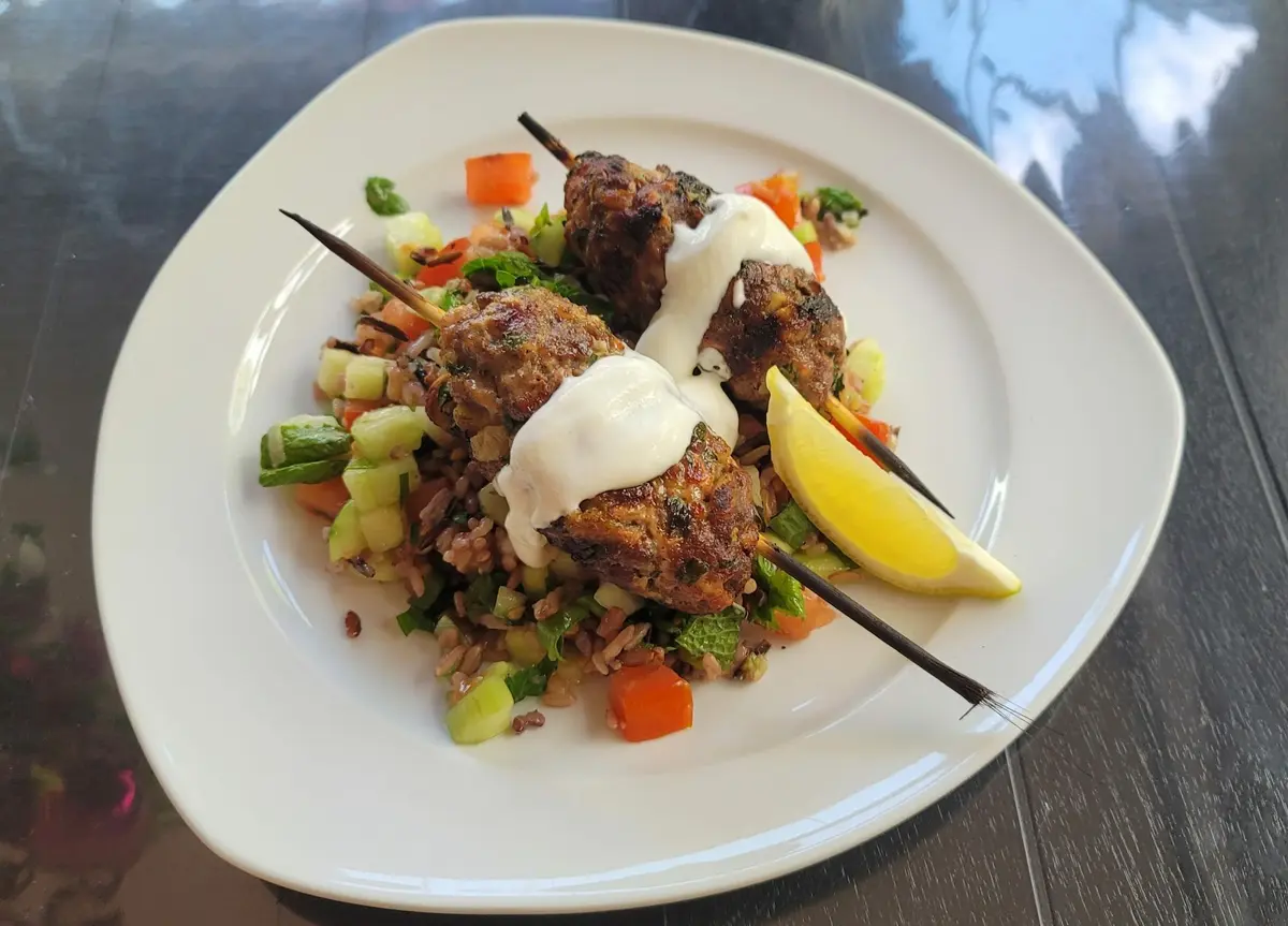Espetinhos de Kofta Mediterrâneos