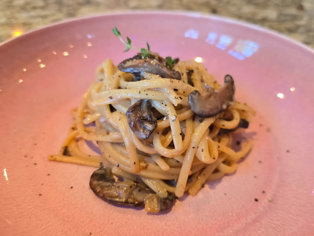 Nostalgic Bistro-Style Mushroom Linguine