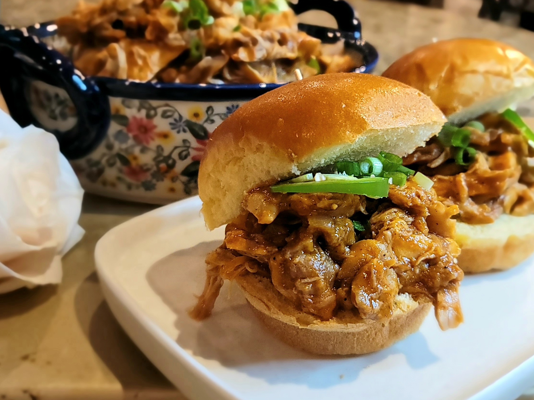 पुल्ड चिकन सैंडविच – अल्टीमेट चिकन "स्लॉपी जोज़" 🍗🥪 preparation step 1