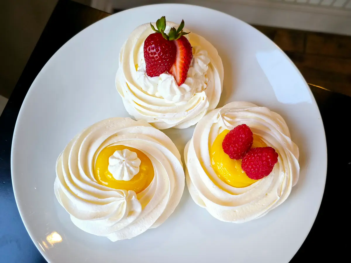 The Best Mini Pavlovas: Crisp on the Outside, Marshmallowy on the Inside