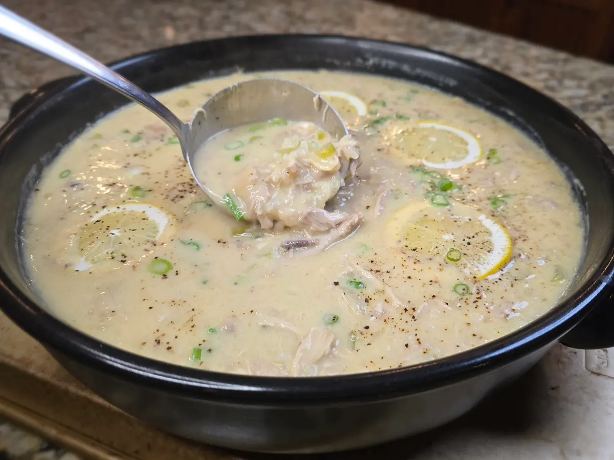 Ang Ginhawa ng Avgolemono Soup