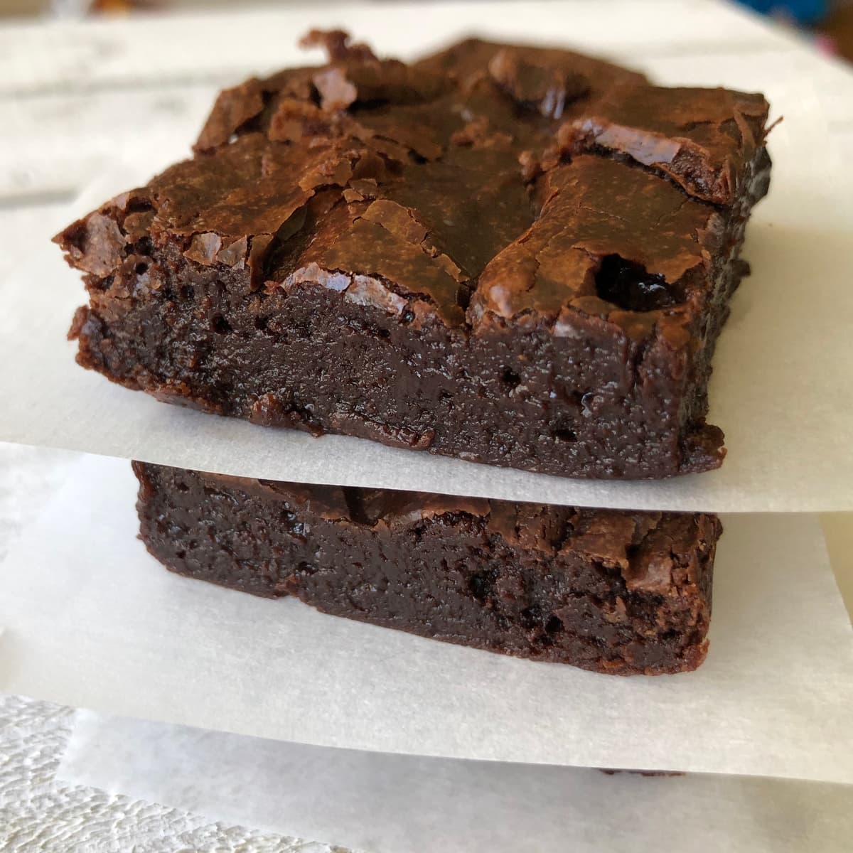 最高においしい薄力粉なしブラウニー – 濃厚、ファッジのような食感、やみつきになる!🍫