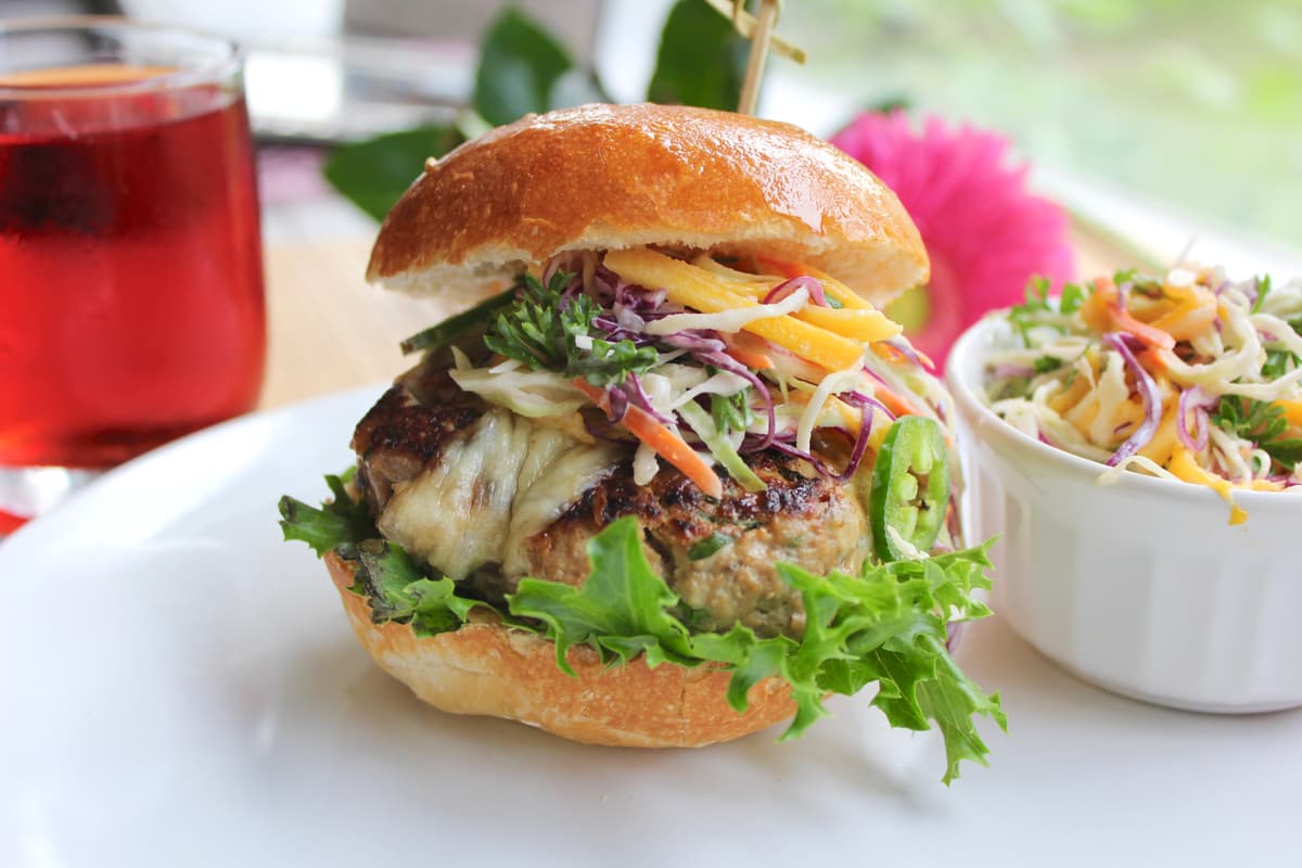 Burgery z indyka Umami – soczyste, pełne smaku i bez wyrzutów sumienia! 🍔