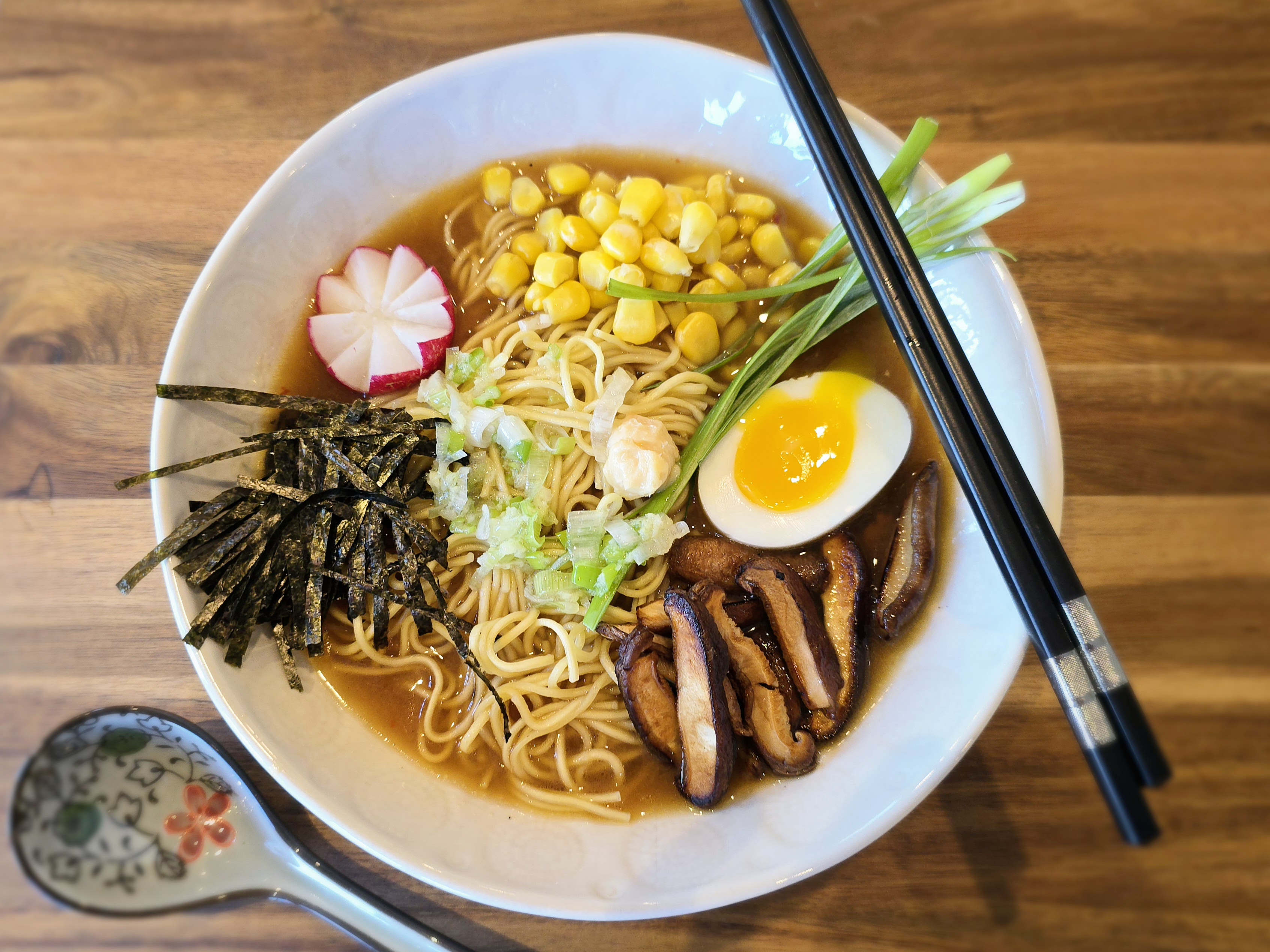 Monte Seu Bowl Perfeito – Ramen Chintan Autêntico (Caldo Transparente) – Ramen Japonês Altamente Personalizável
