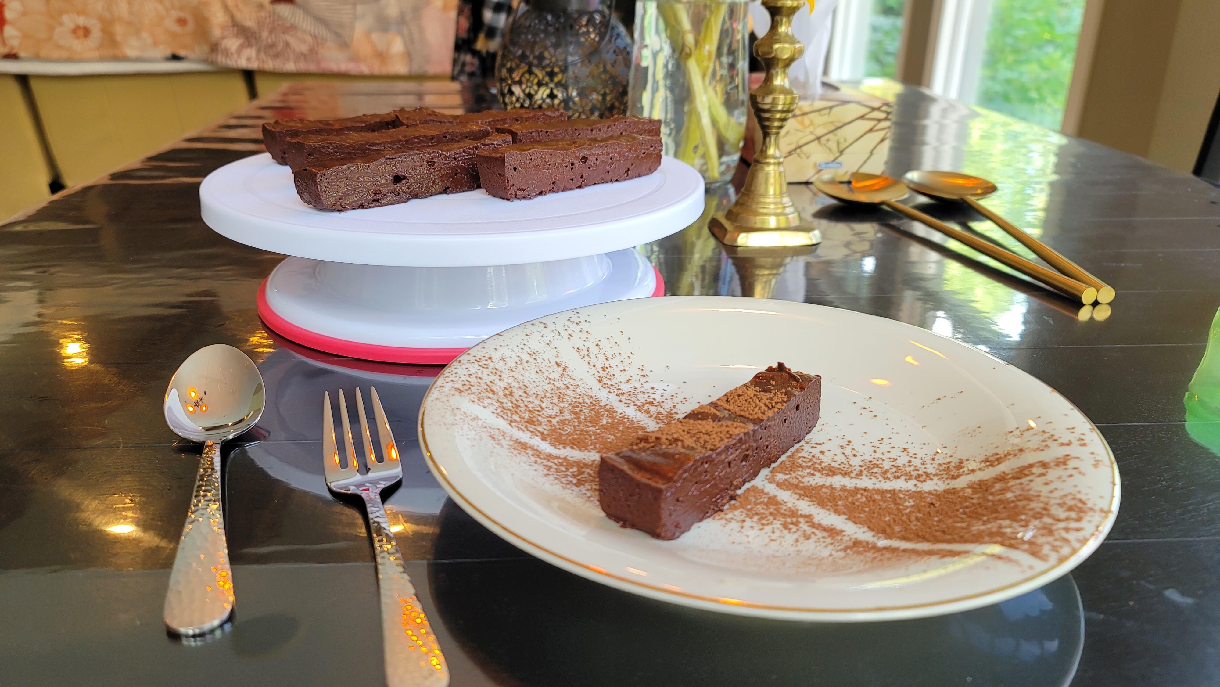 ช็อกโกแลต โอบลิเวียน ทรัฟเฟิล บาร์ – ความอร่อยล้ำลึกในทุกคำ! 🍫