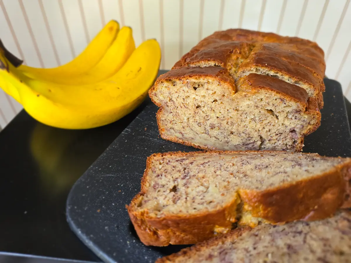 Lighter Banana Bread That Tastes Like the Real Thing – Banana Bread with Yogurt, Applesauce, Some Whole Wheat and Maple Syrup
