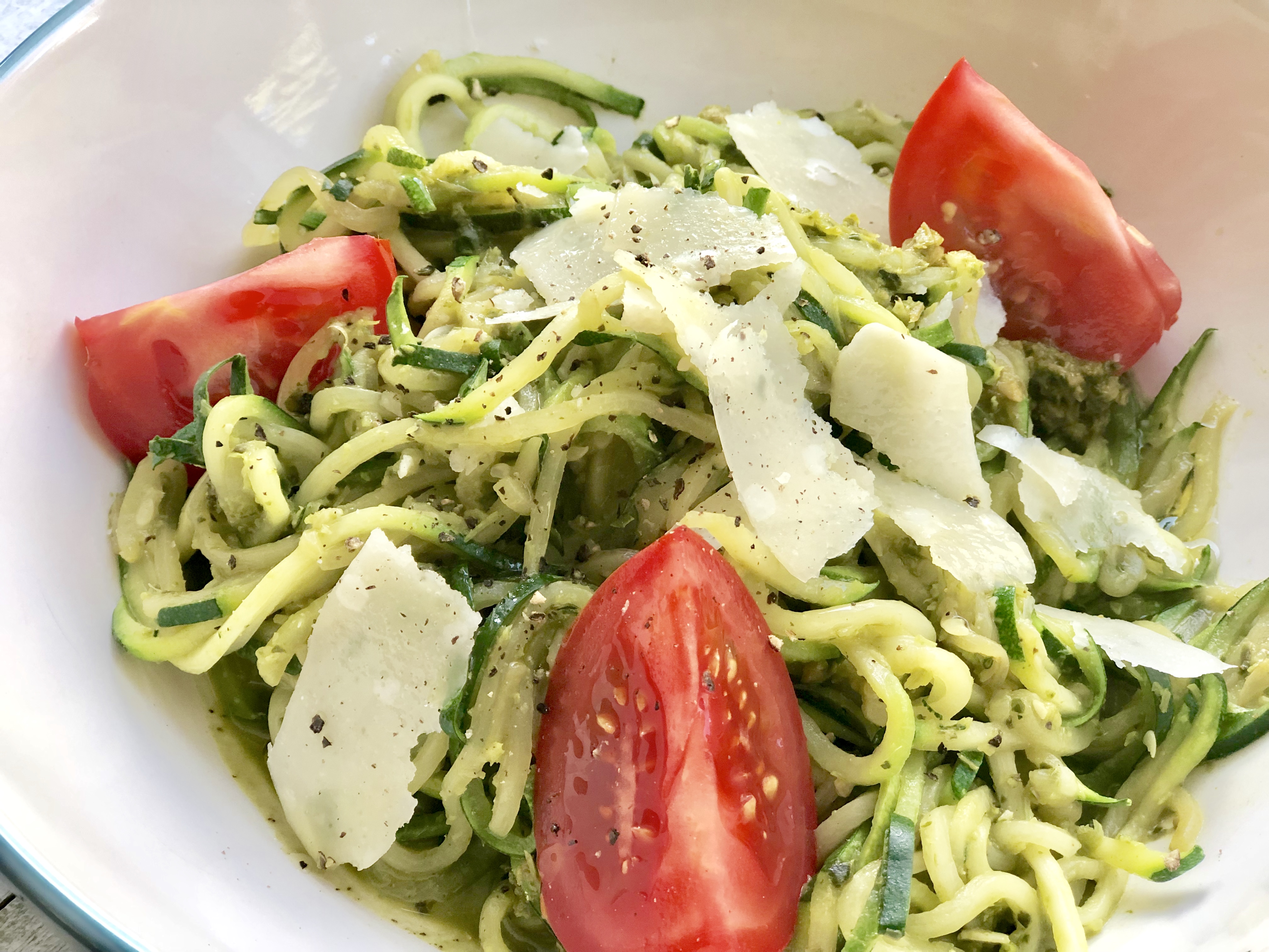 Fideos de Zucchini (Zoodles) con Pesto de Rúcula 🌱