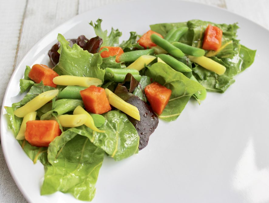 Crisp String Beans, Papaya and Fresh Greens Simple Salad