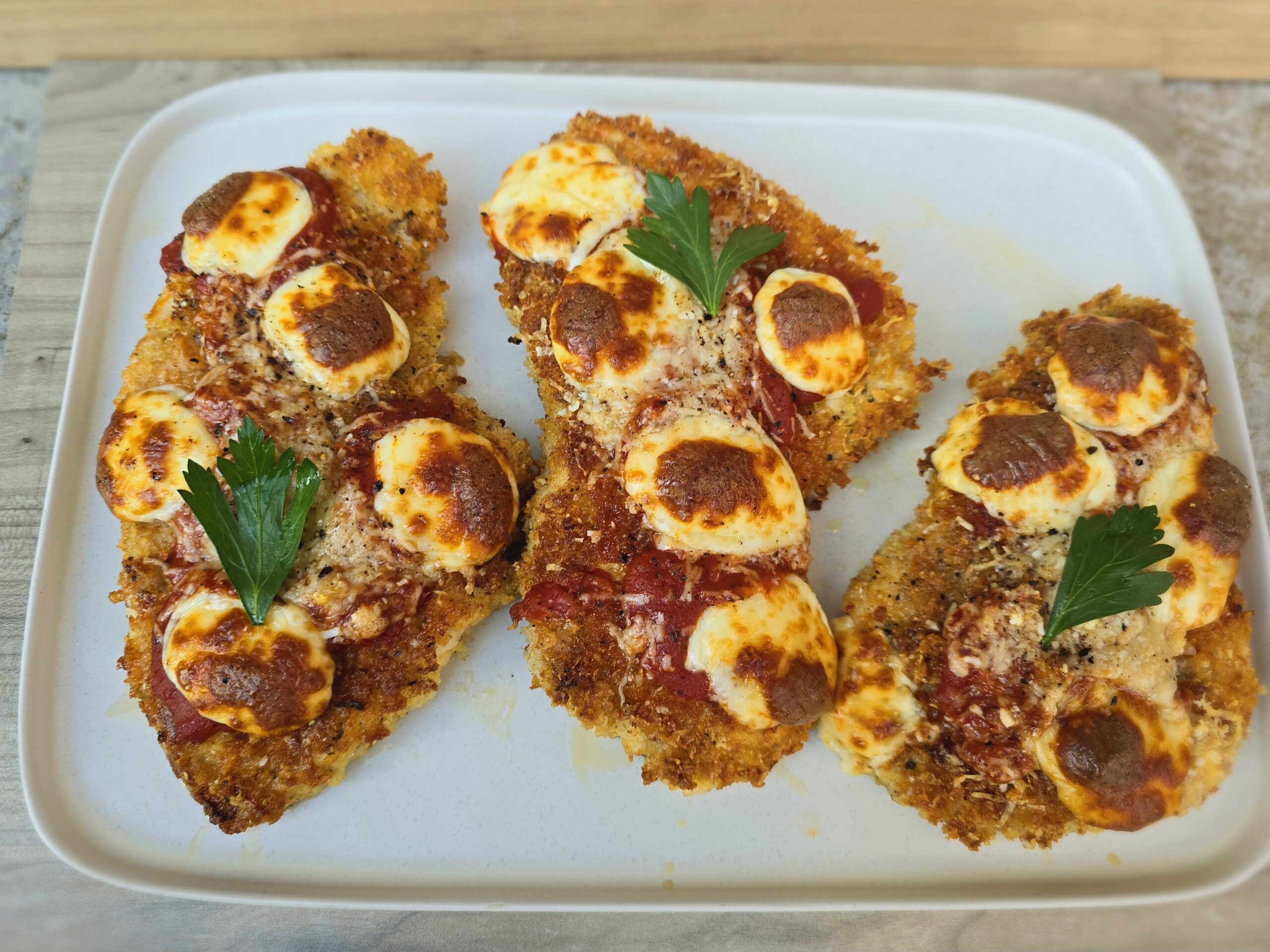 Crispy Chicken Parmesan: A Classic Dish with a Fresh Twist